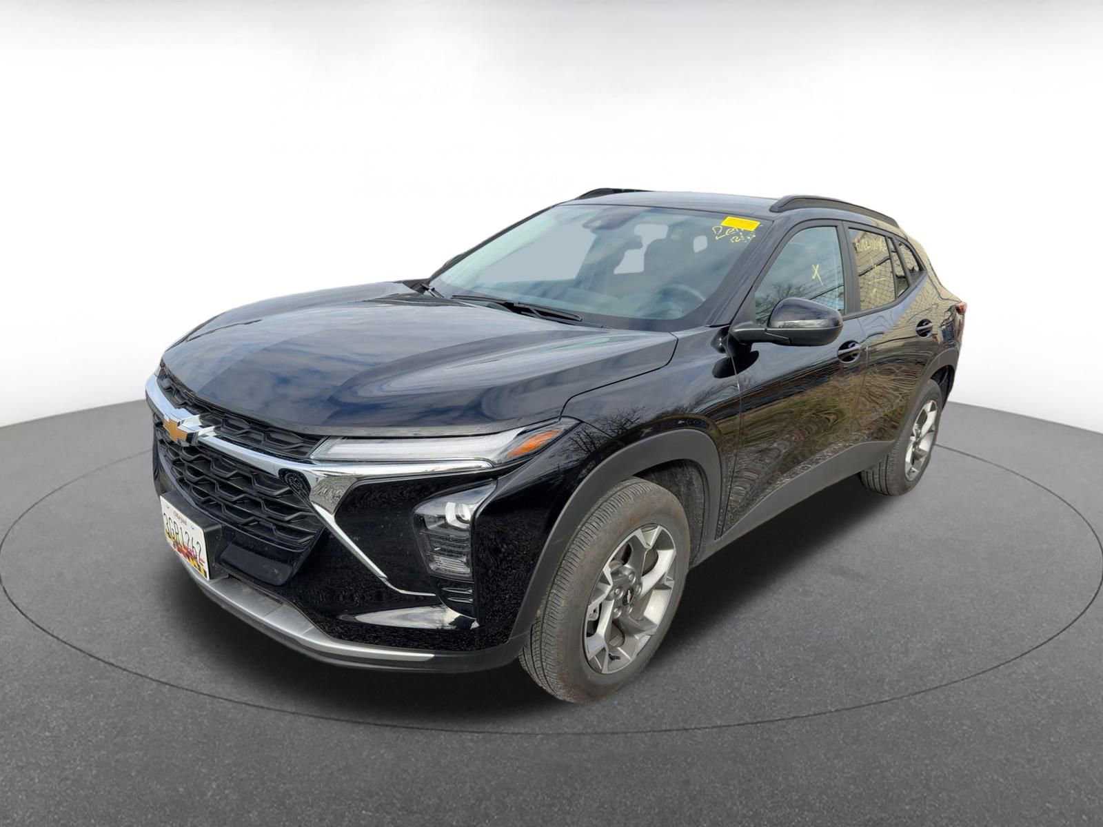 Used 2025 Chevrolet Trax LT w/ LT Convenience Package image 3