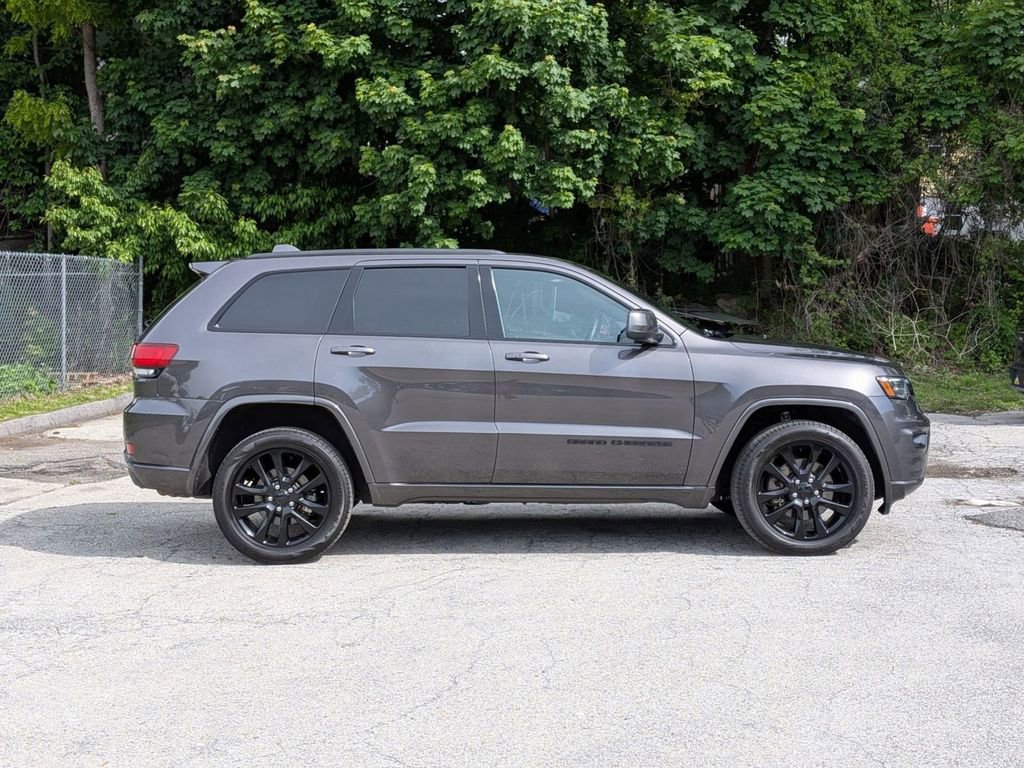 Used 2021 Jeep Grand Cherokee Laredo X AWD/4WD image 2