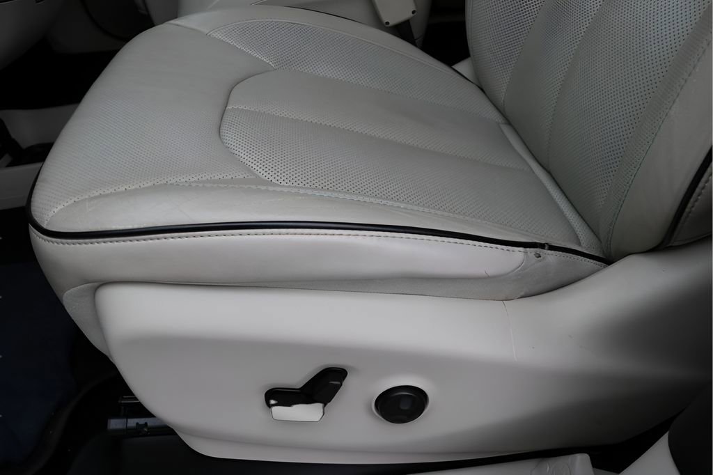 Used 2018 Chrysler Pacifica Limited w/ Advanced Safetytec Group FWD image 13