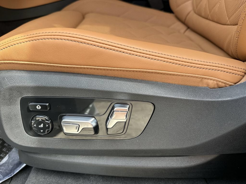 Used 2026 BMW X5 xDrive40i AWD/4WD image 16