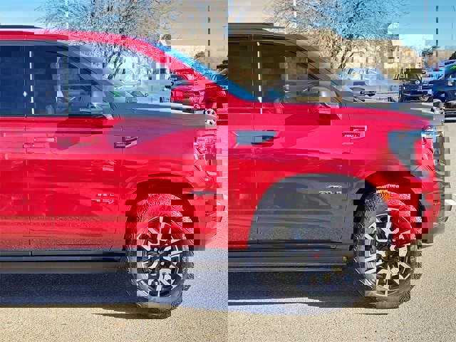 Used 2024 GMC Yukon XL AT4 image 2