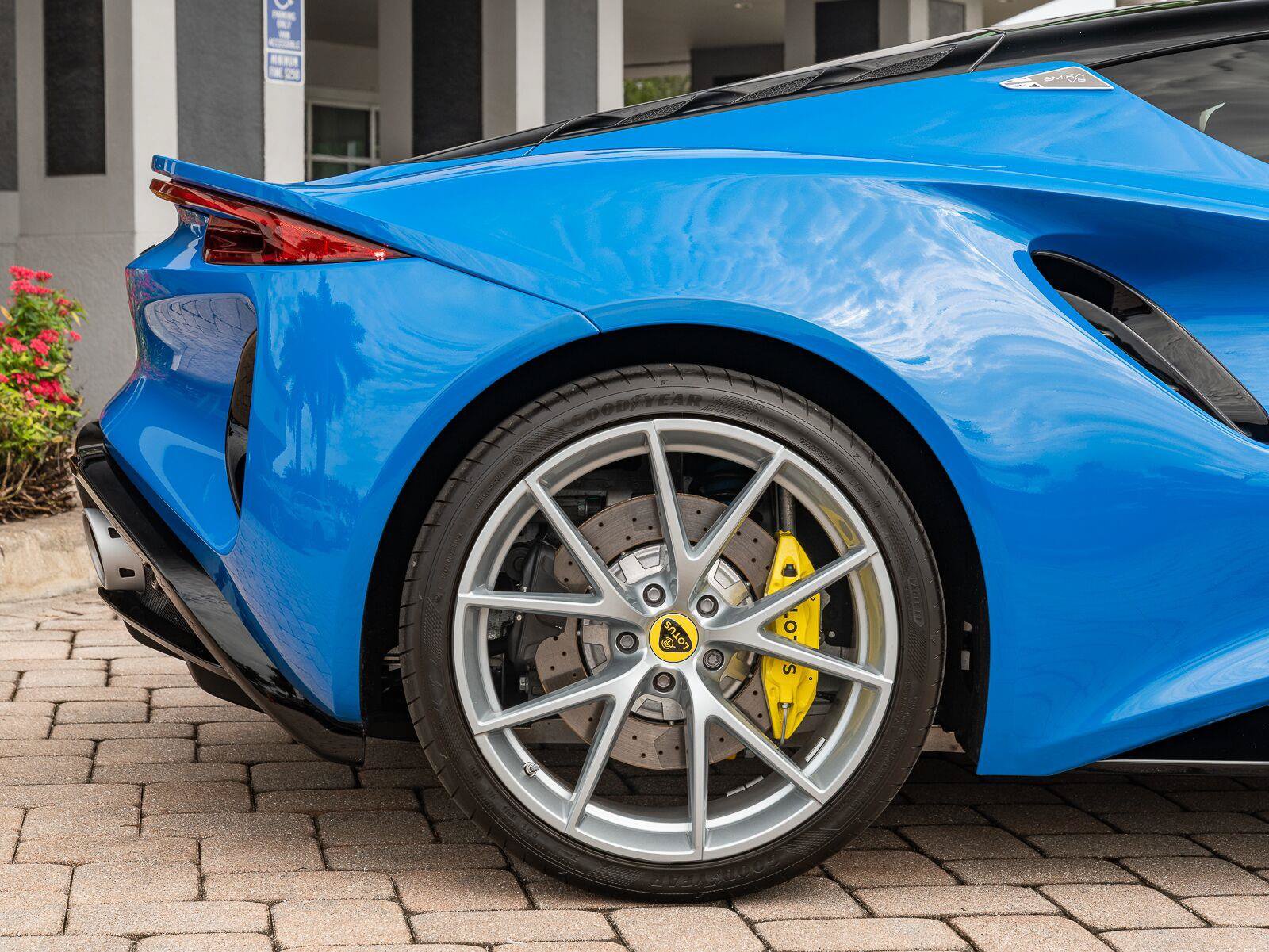 Used 2025 Lotus Emira RWD image 28