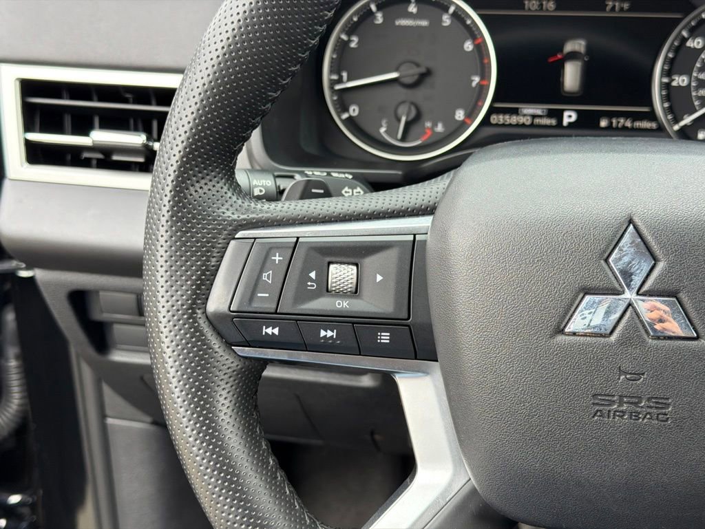 Used 2025 Mitsubishi Outlander SE FWD image 15