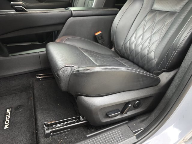 Used 2024 Nissan Rogue Platinum w/ Platinum Premium Package FWD image 23