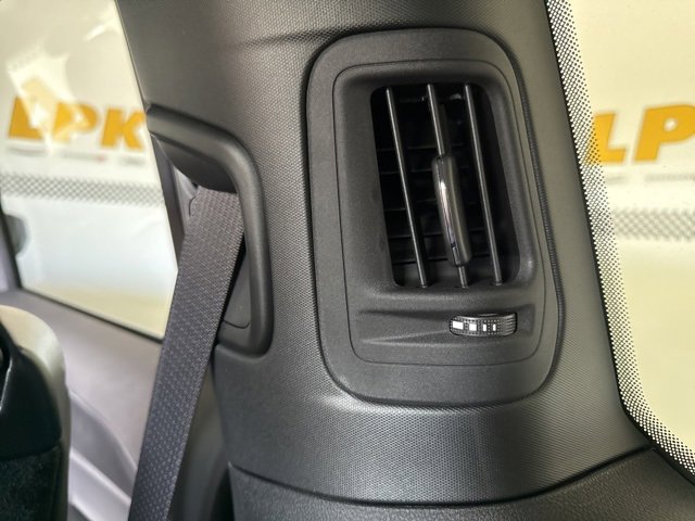 New 2025 Jeep Grand Cherokee L Laredo image 32