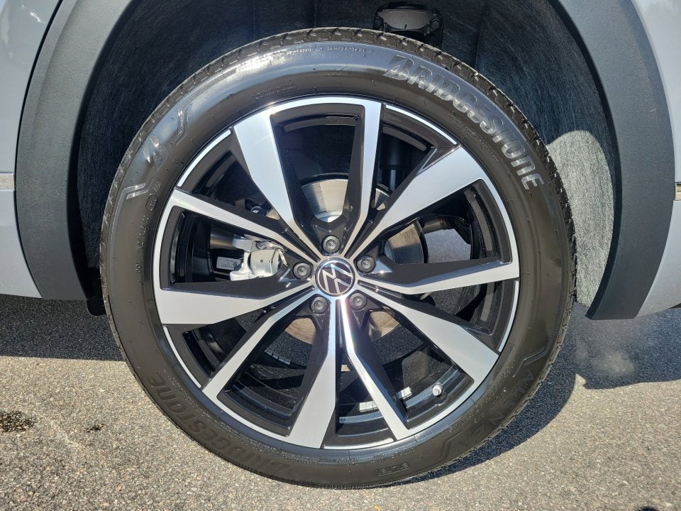 New 2025 Volkswagen Atlas Cross Sport SEL Premium R-Line image 25