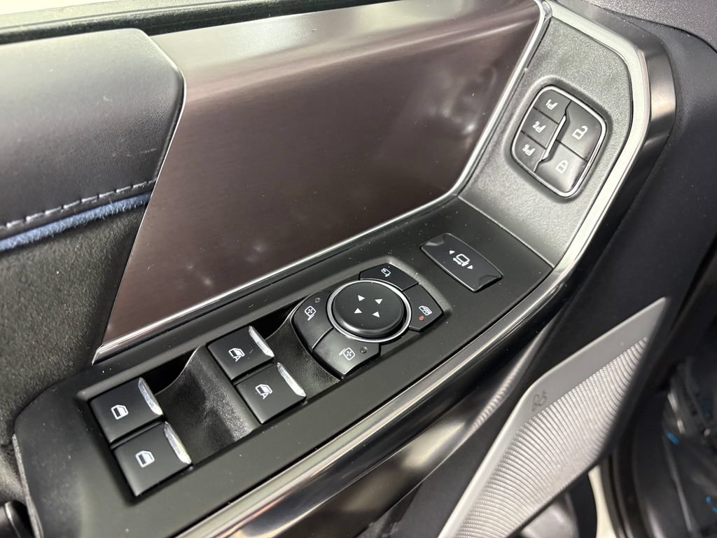 Used 2026 Ford F450 Platinum w/ FX4 Off-Road Package AWD/4WD image 13