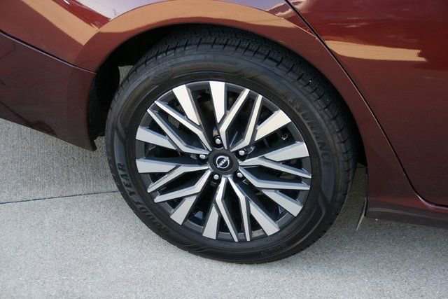 Used 2024 Nissan Altima 2.5 SV image 8