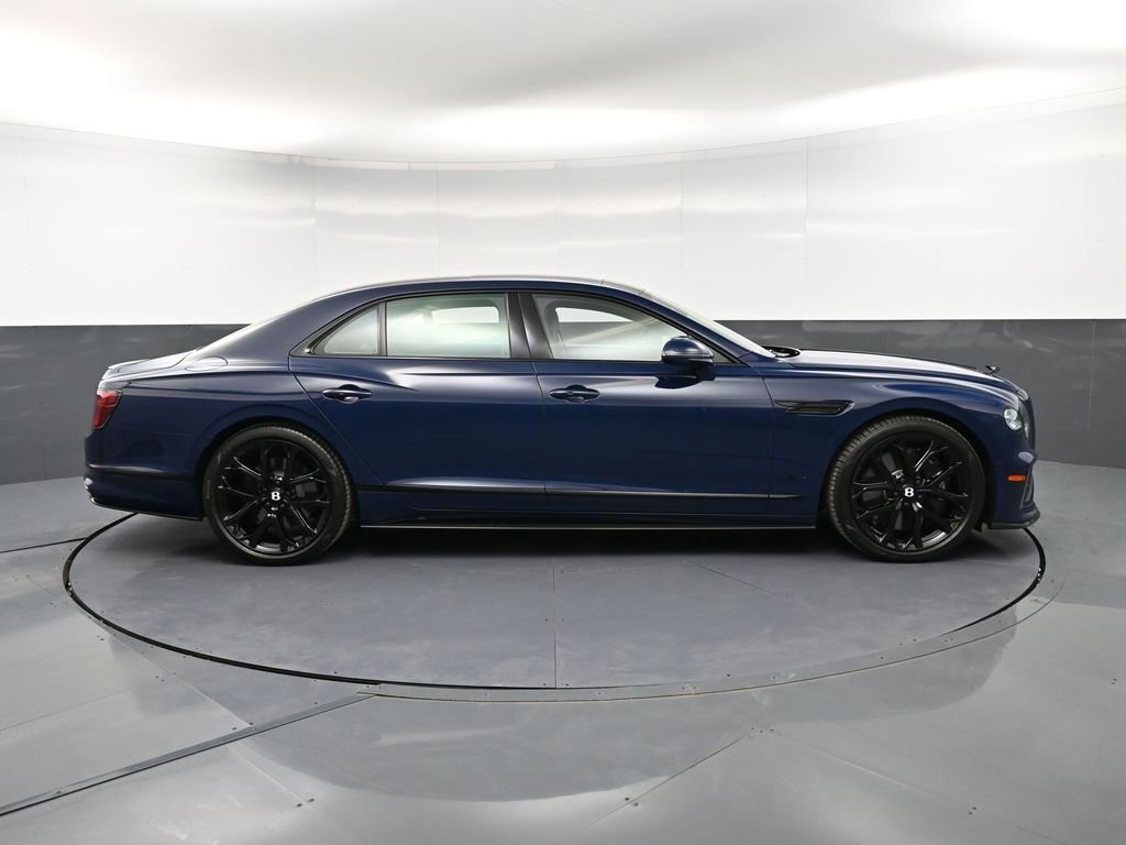 Used 2025 Bentley Flying Spur Plug-In Hybrid image 9