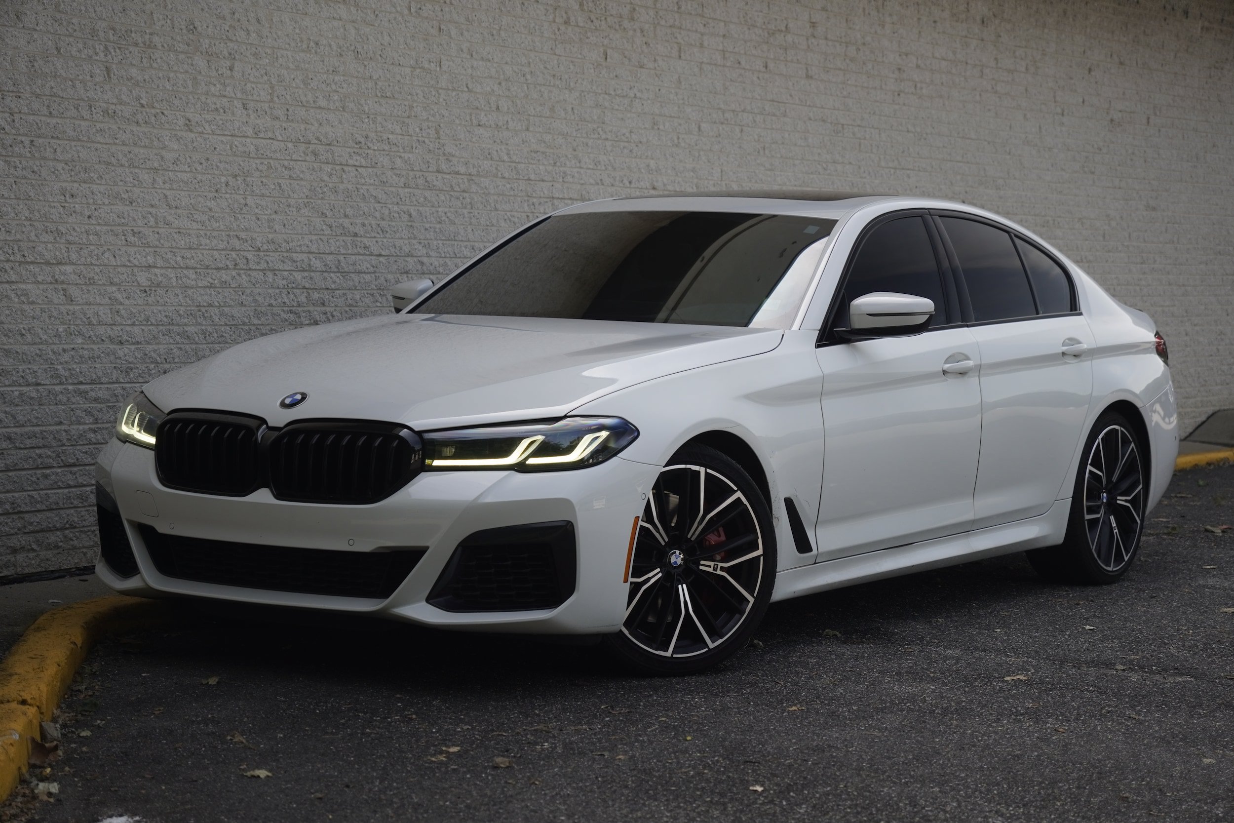Used 2023 BMW 540i w/ M Sport Package RWD image 2