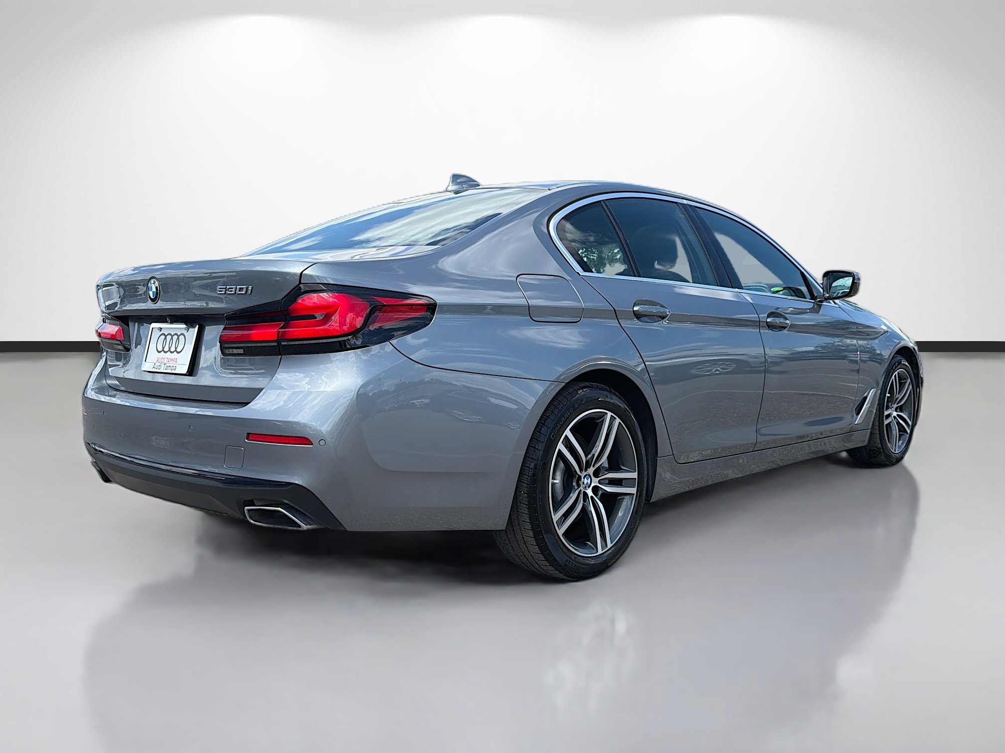 Used 2021 BMW 530i w/ Convenience Package image 3