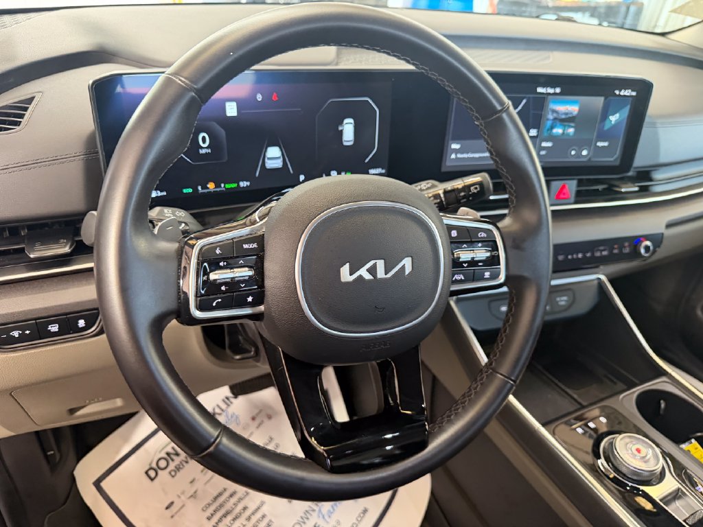 Certified 2025 Kia Carnival SX FWD image 12