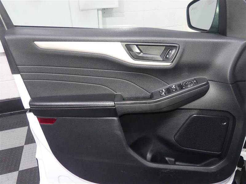 Used 2022 Ford Escape SE w/ Cold Weather Package AWD/4WD image 18