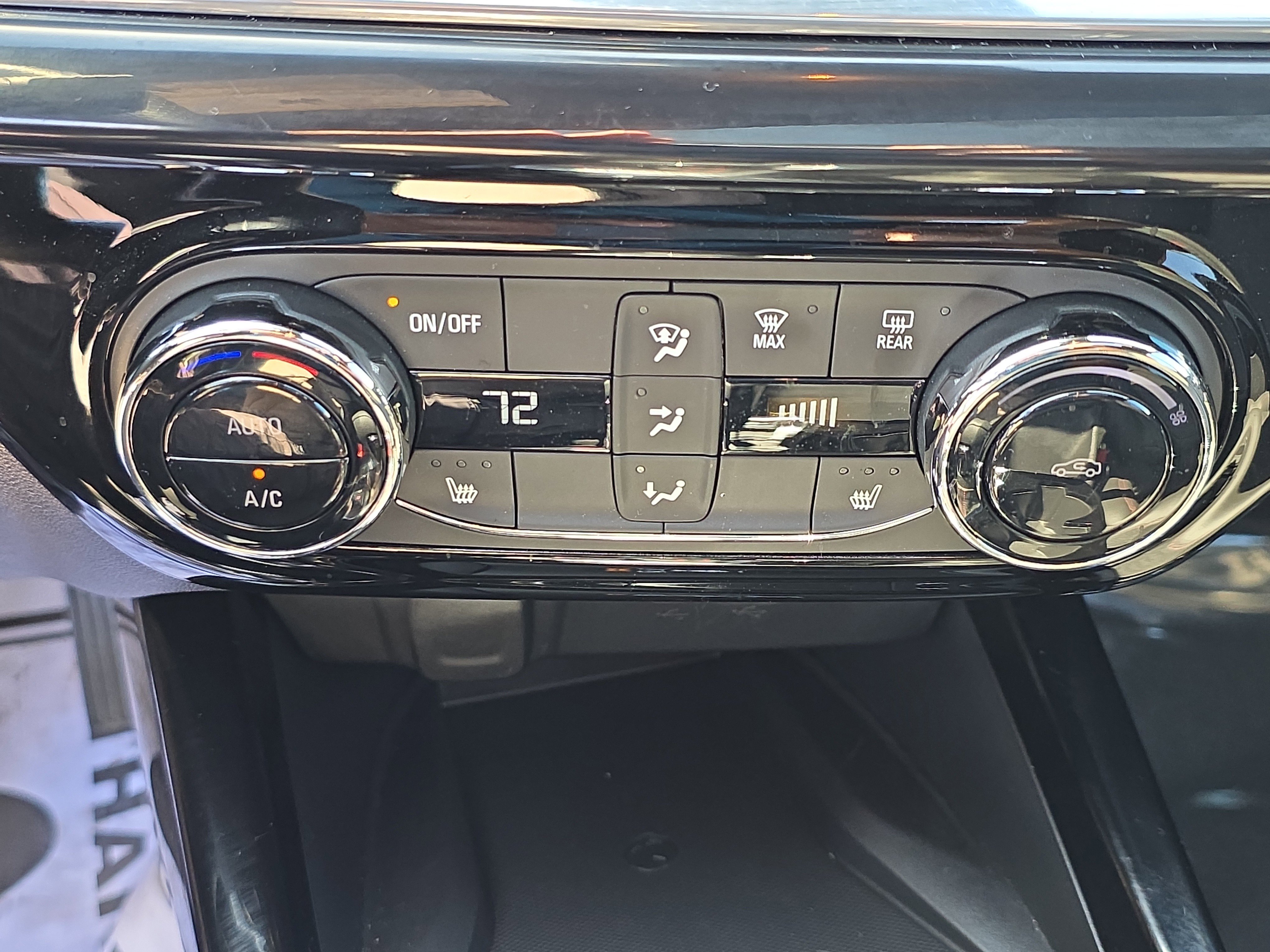 Used 2024 Chevrolet Trax RS w/ Sunroof Package image 36