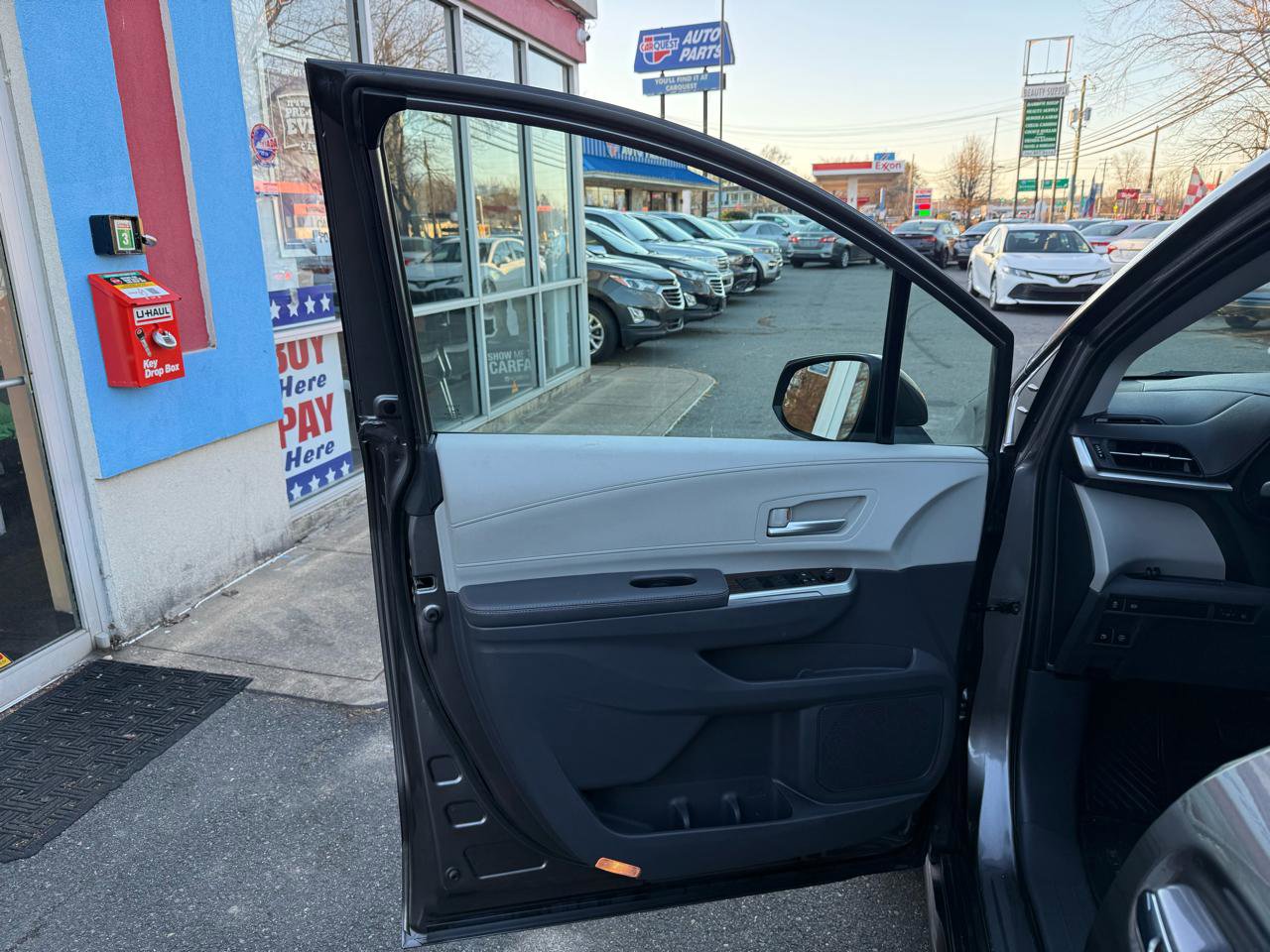 Used 2022 Toyota Sienna XLE image 13