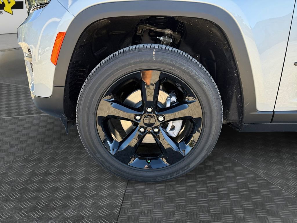 New 2025 Jeep Grand Cherokee Altitude image 14