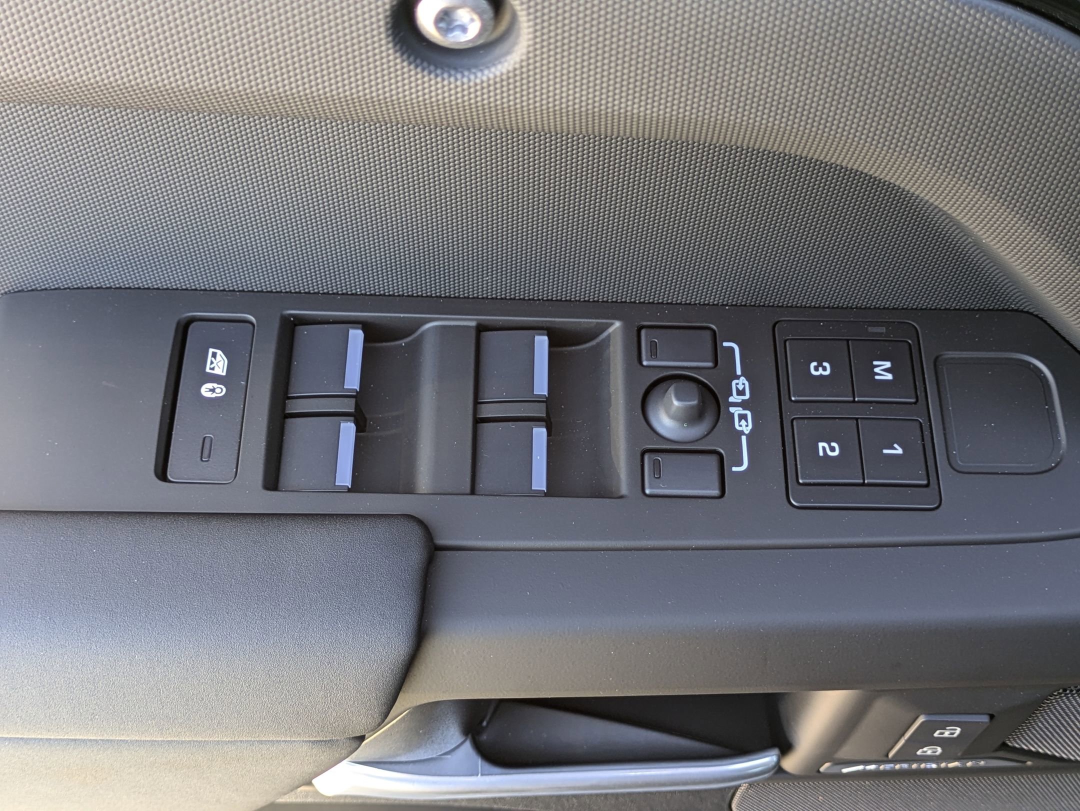 New 2026 Land Rover Defender 110 S image 21