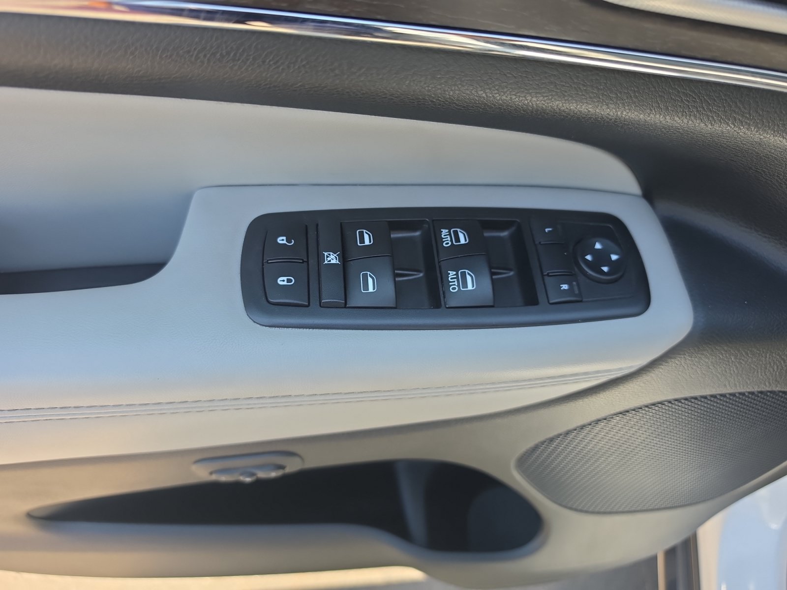 Used 2018 Jeep Grand Cherokee Limited AWD/4WD image 14