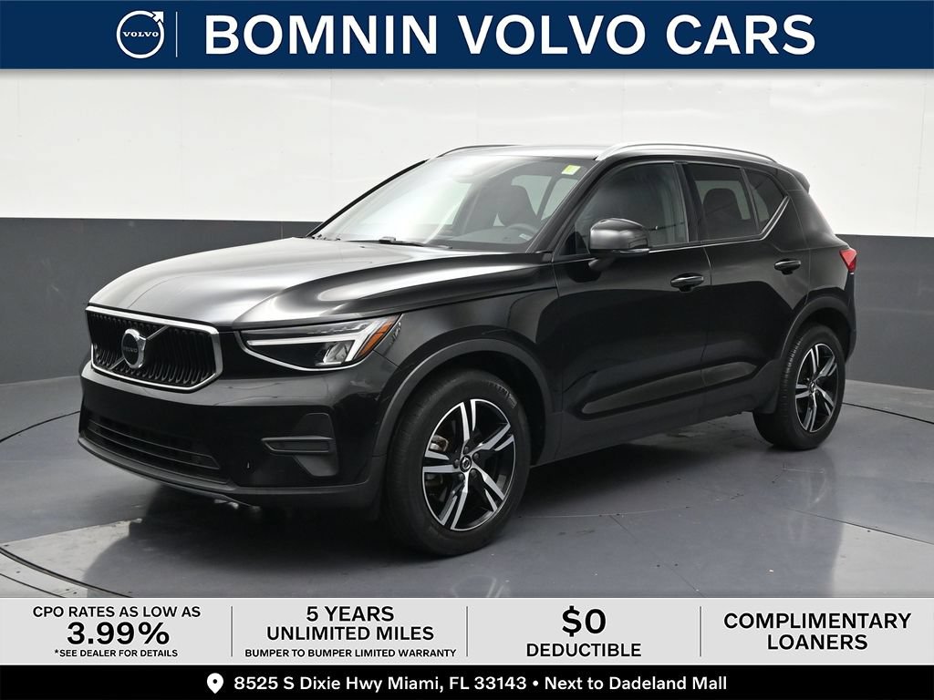 Used 2023 Volvo XC40 B4 Core FWD image 1