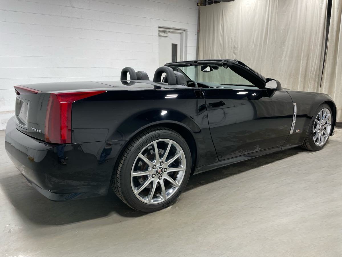 Used 2009 Cadillac XLR V RWD image 18