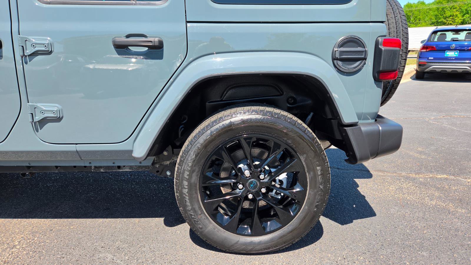 Used 2024 Jeep Wrangler Sahara image 14