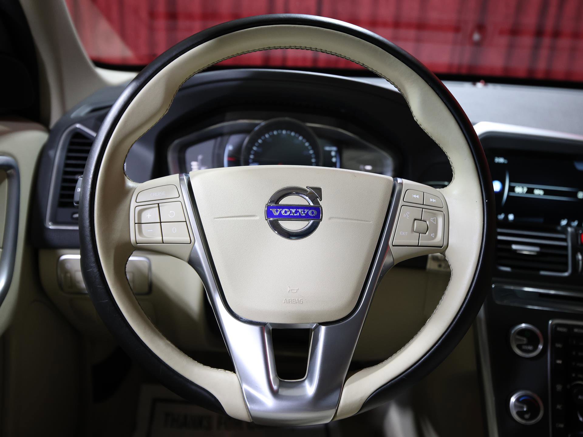 Used 2016 Volvo XC60 T5 Premier image 16