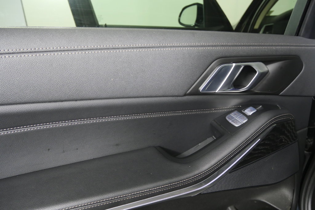 Used 2022 BMW X7 xDrive40i w/ Premium Package AWD/4WD image 14