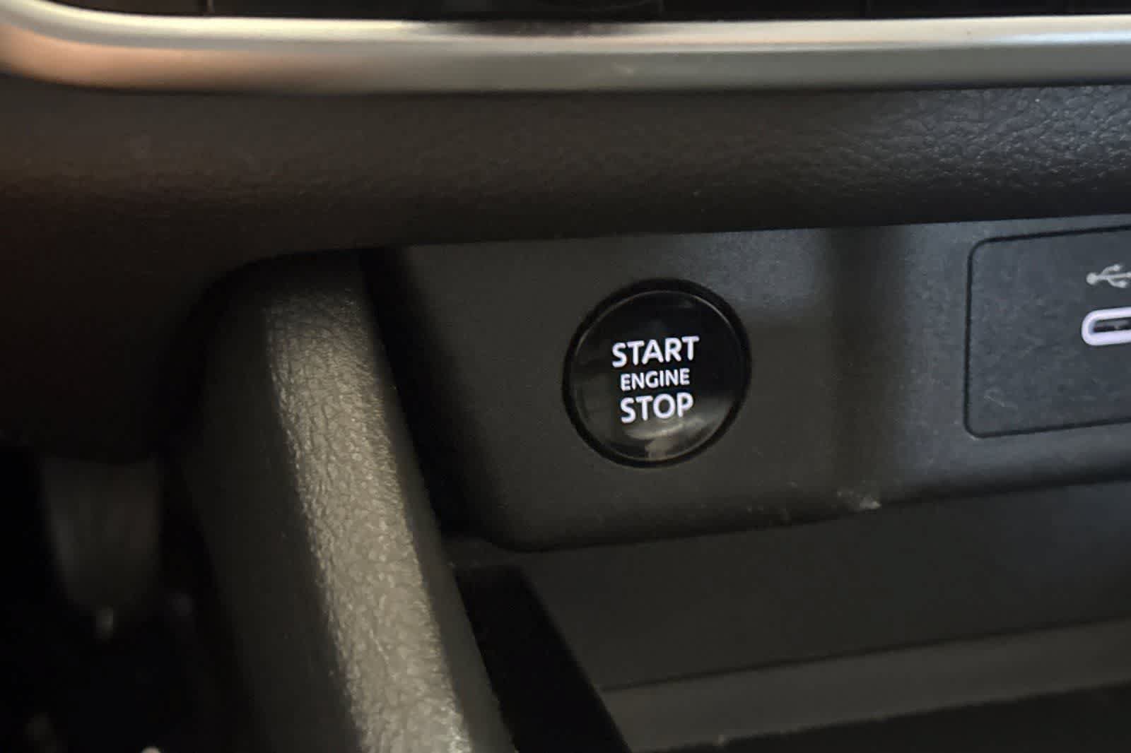 Certified 2025 Nissan Rogue SV FWD image 26