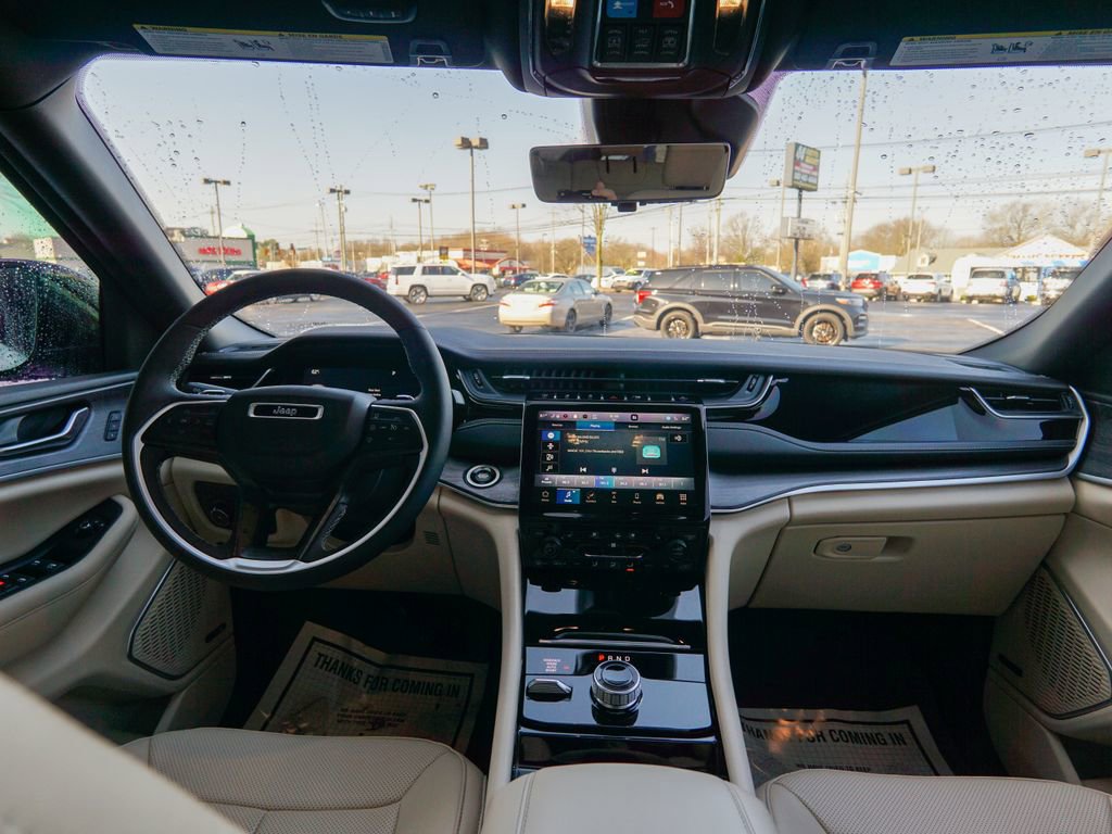 Used 2023 Jeep Grand Cherokee L Limited w/ Luxury Tech Group II image 15