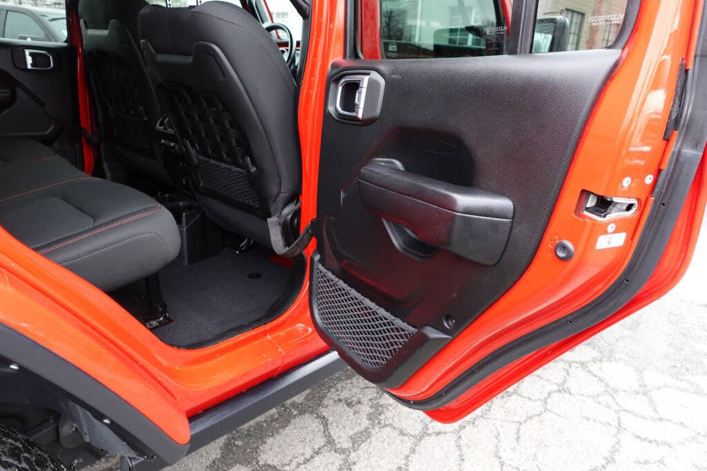 Used 2021 Jeep Wrangler Unlimited Rubicon w/ Dual Top Group AWD/4WD image 39