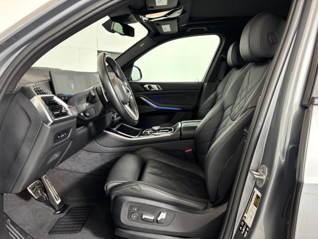 Used 2025 BMW X5 xDrive40i w/ M Sport Package AWD/4WD image 11