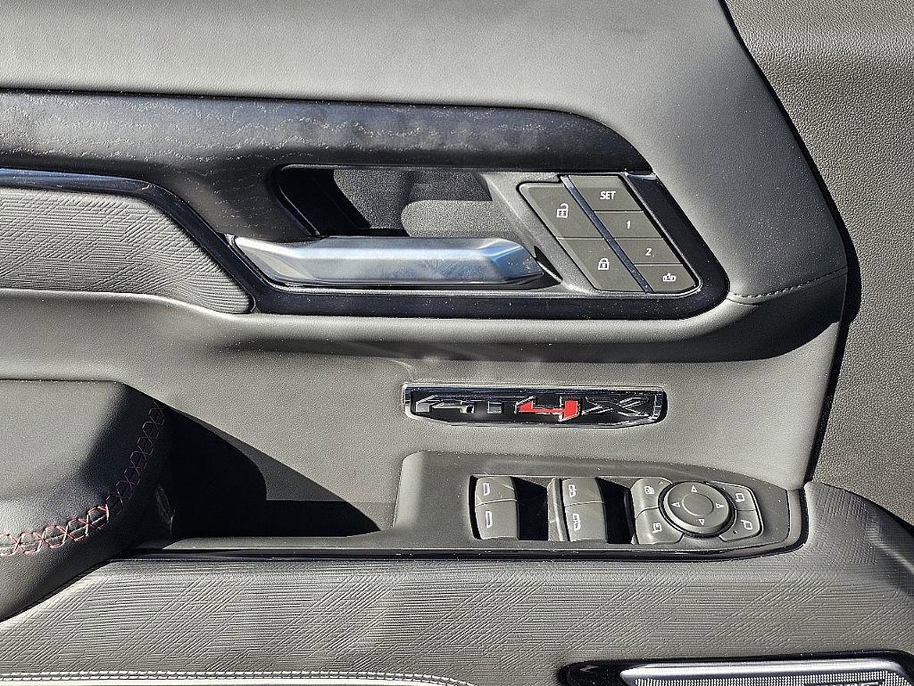 Used 2025 GMC Sierra 1500 AT4X image 29