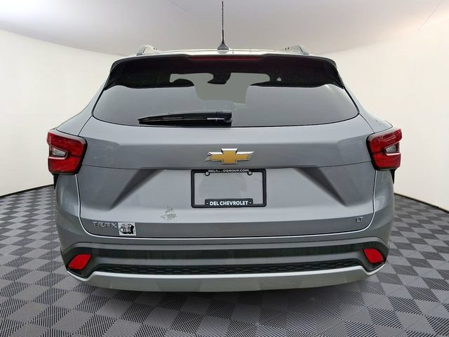 Used 2025 Chevrolet Trax LT FWD image 5