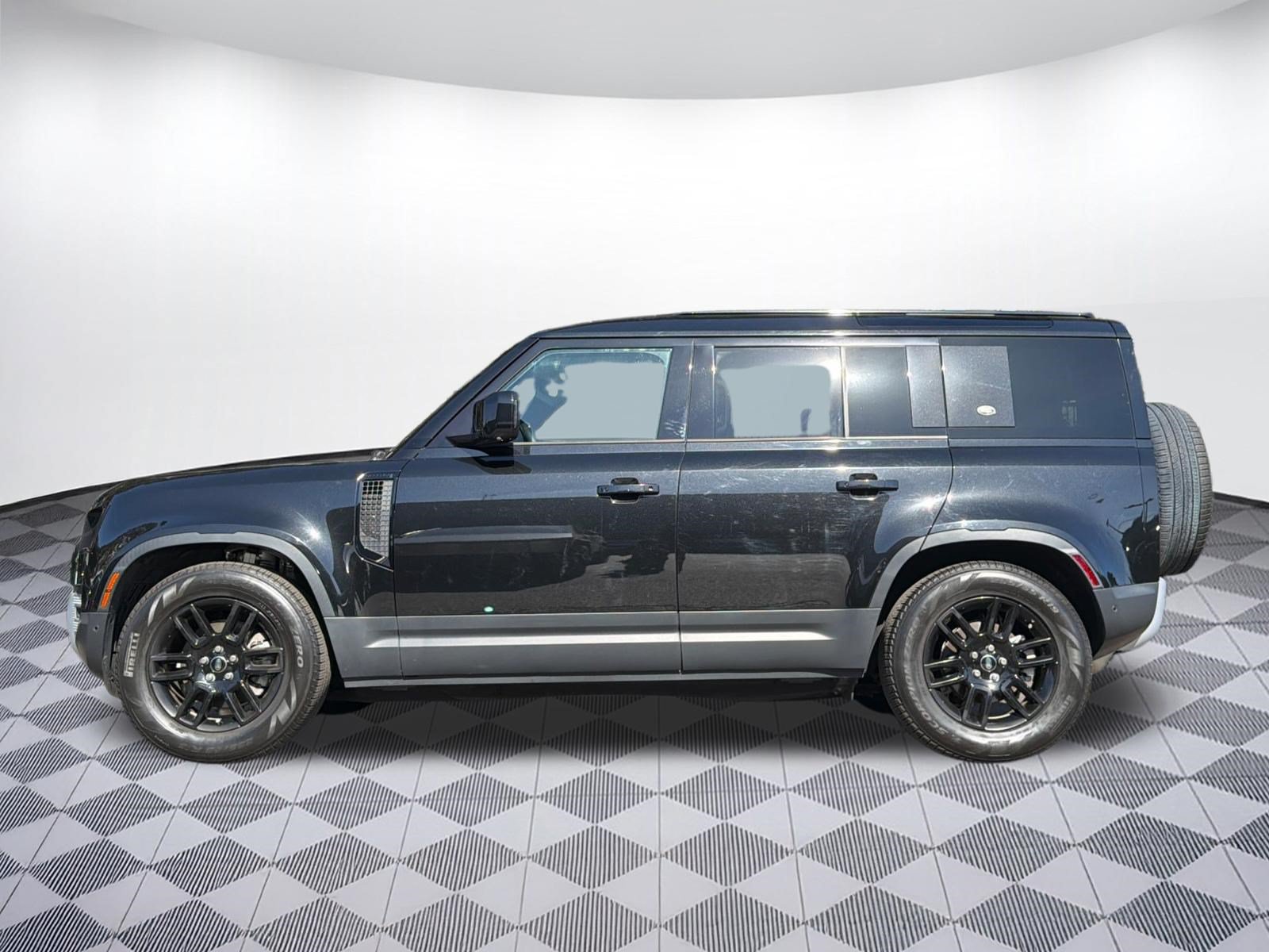 Used 2023 Land Rover Defender 110 S AWD/4WD image 2