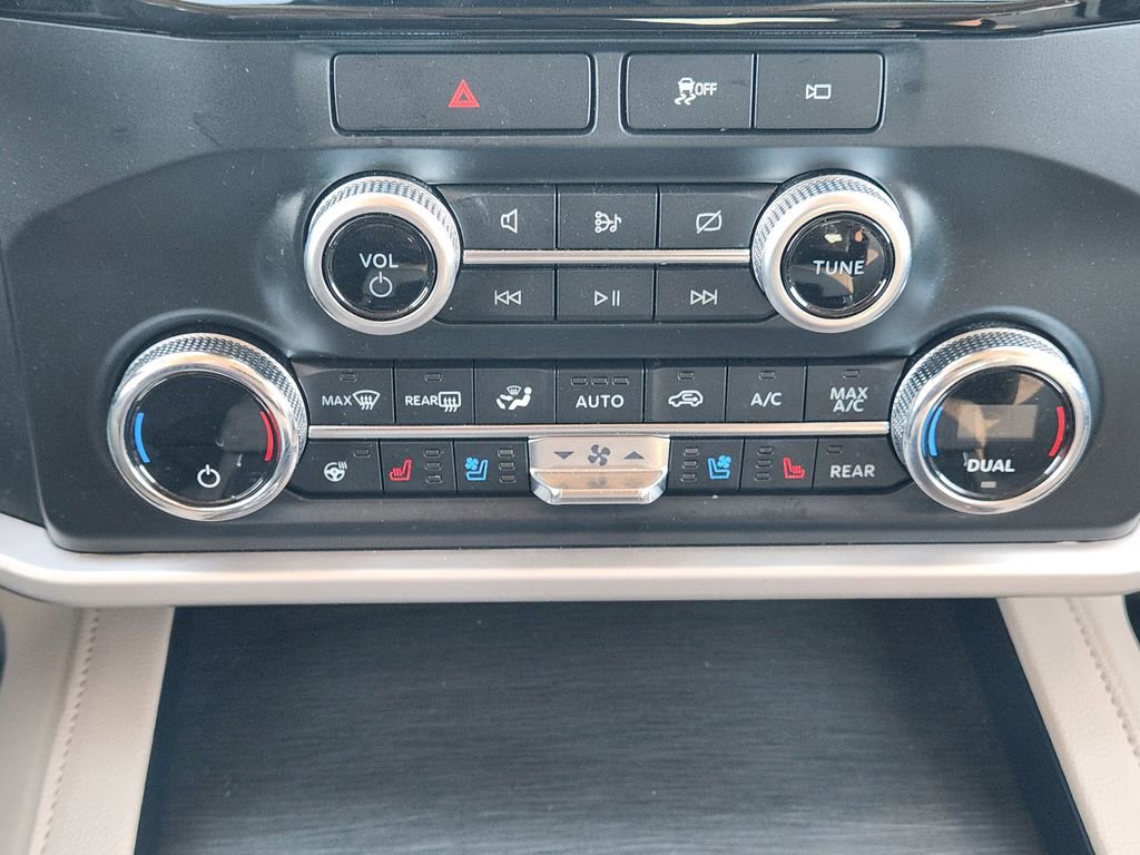 Used 2022 Ford Expedition Limited image 18