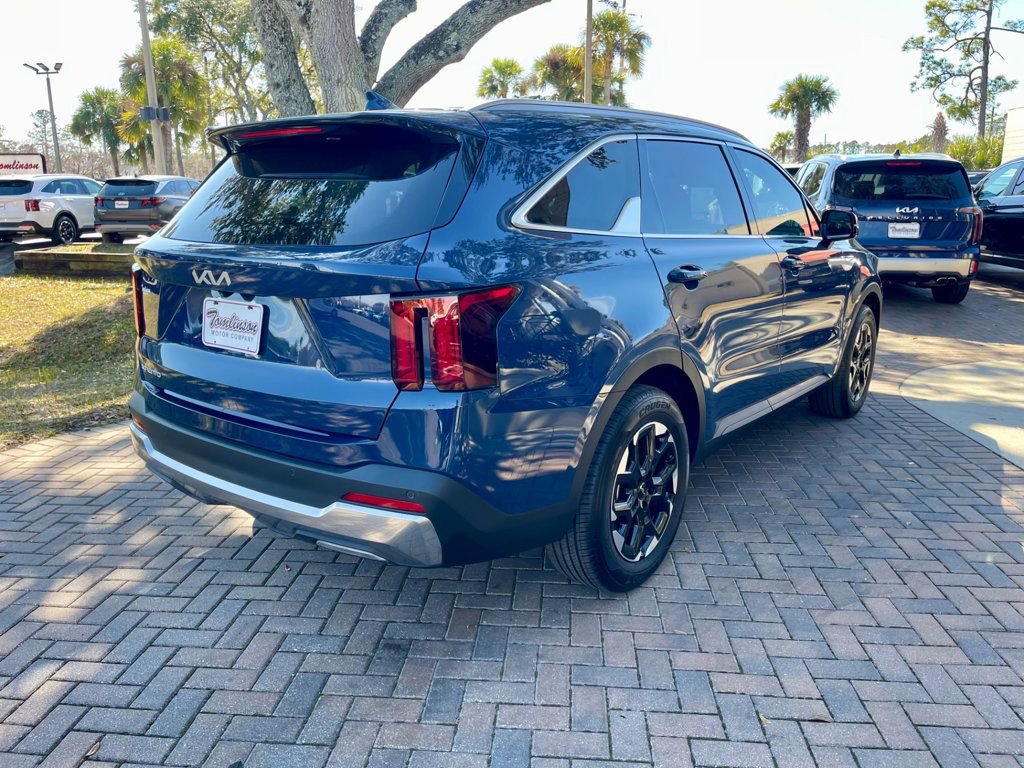 Used 2025 Kia Sorento S image 6