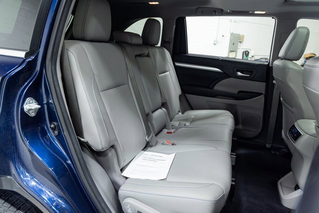 Used 2016 Toyota Highlander XLE image 24