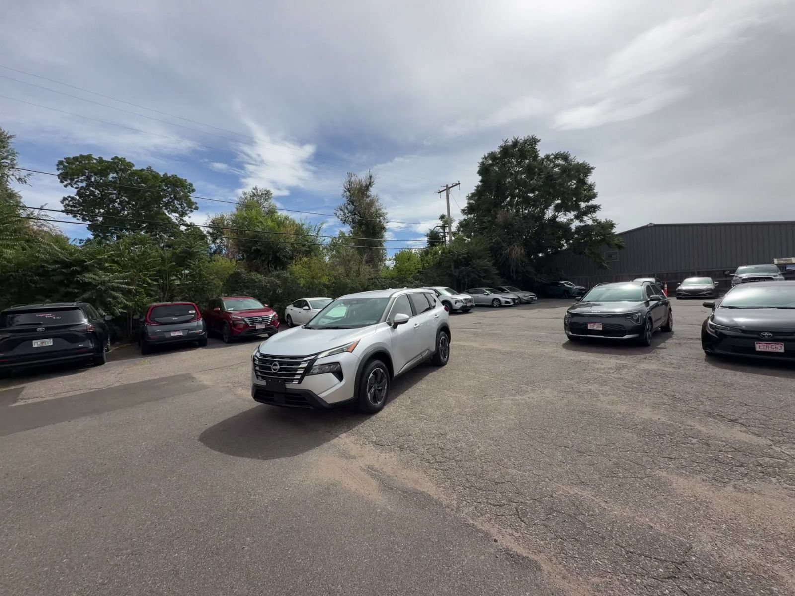 Used 2025 Nissan Rogue SV AWD/4WD image 8