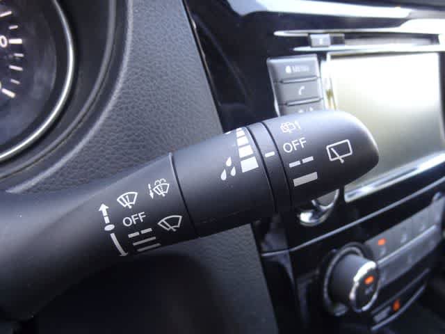 Used 2018 Nissan Rogue S FWD image 19