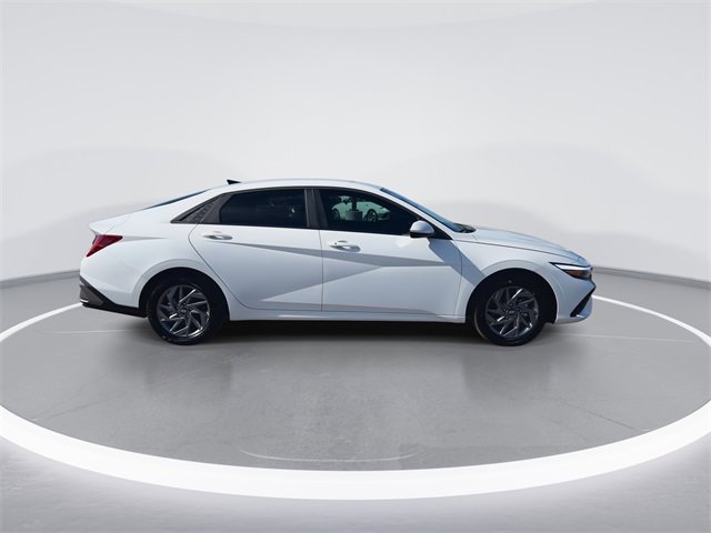 Certified 2025 Hyundai Elantra Blue image 9