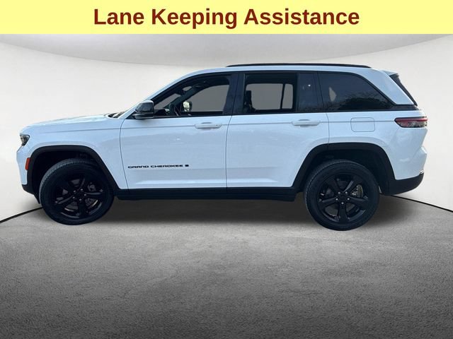 Used 2023 Jeep Grand Cherokee Altitude AWD/4WD image 6