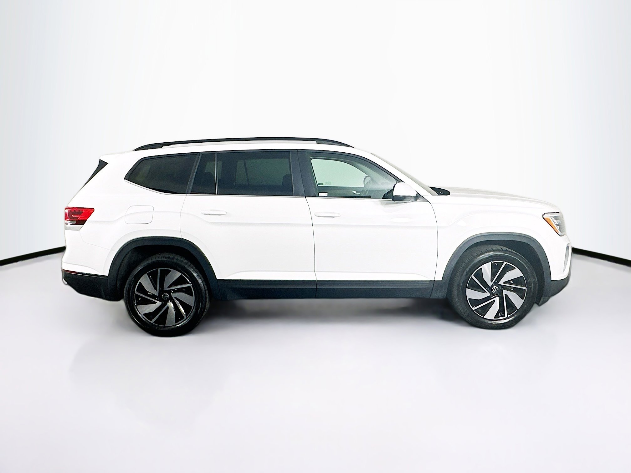 Used 2025 Volkswagen Atlas SE image 10