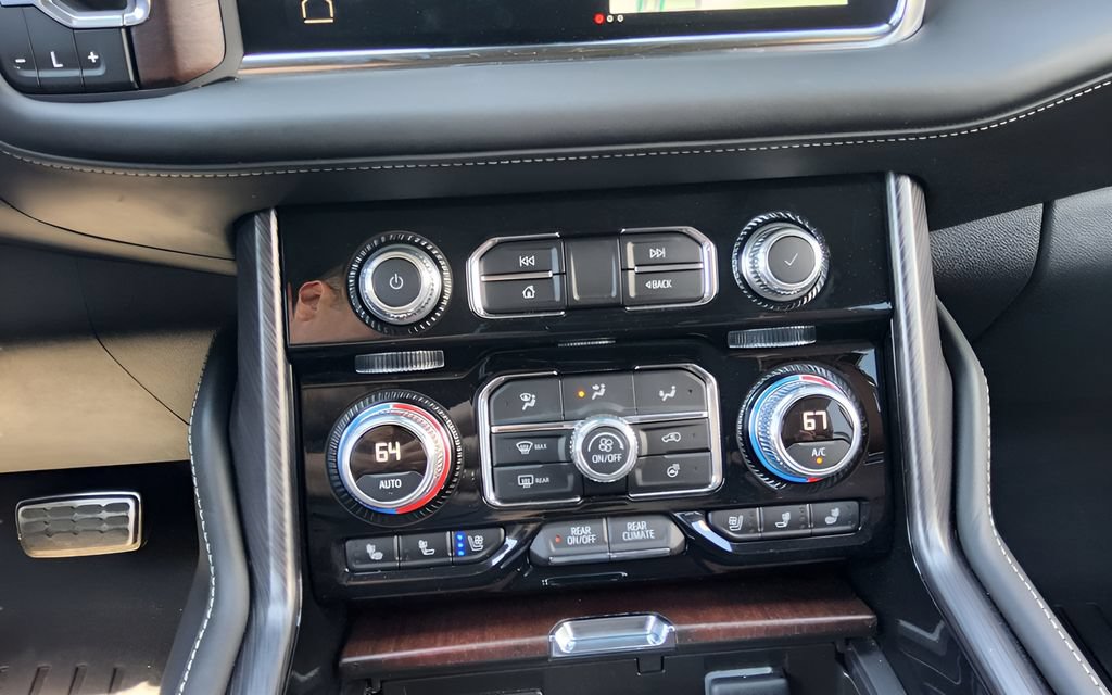 Used 2024 GMC Yukon Denali Ultimate AWD/4WD image 15