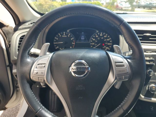 Used 2017 Nissan Altima 2.5 SR w/ Interior Lighting Package image 16