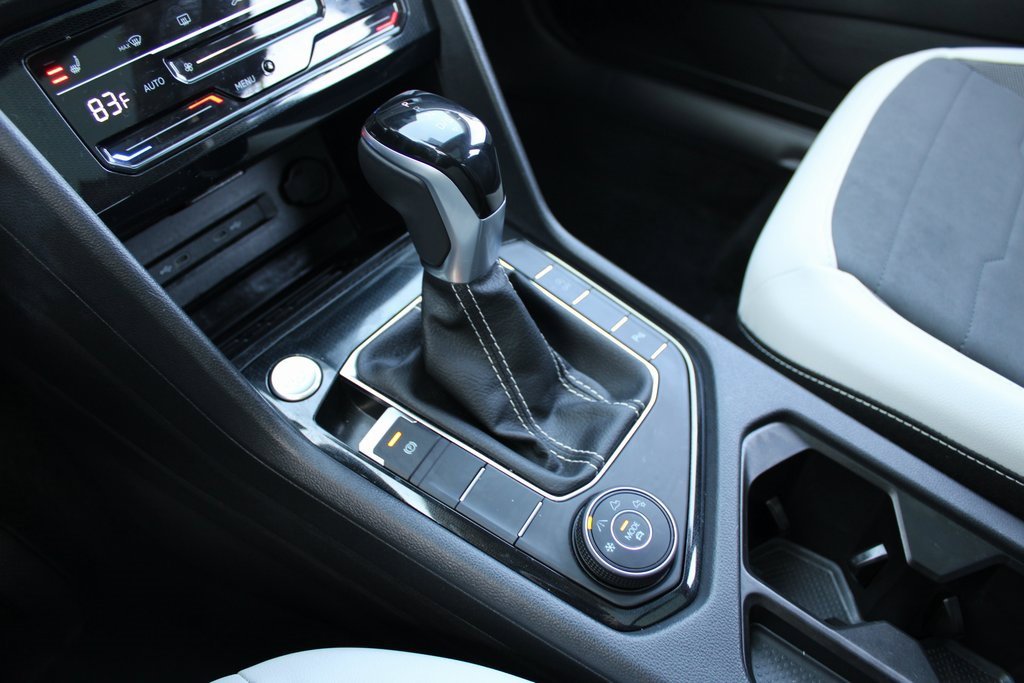 Certified 2025 Volkswagen Taos SE image 18