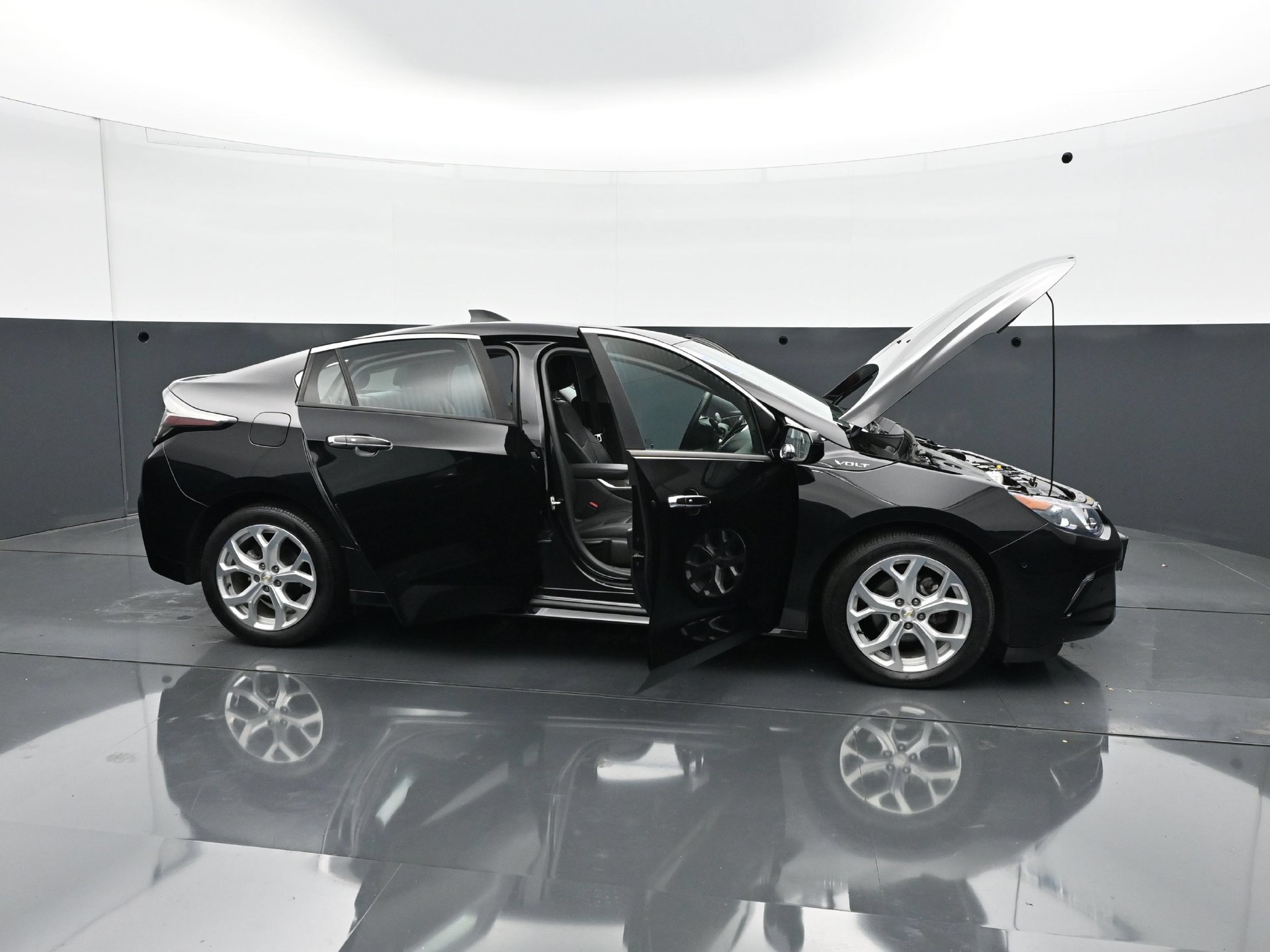 Used 2017 Chevrolet Volt Premier FWD image 32