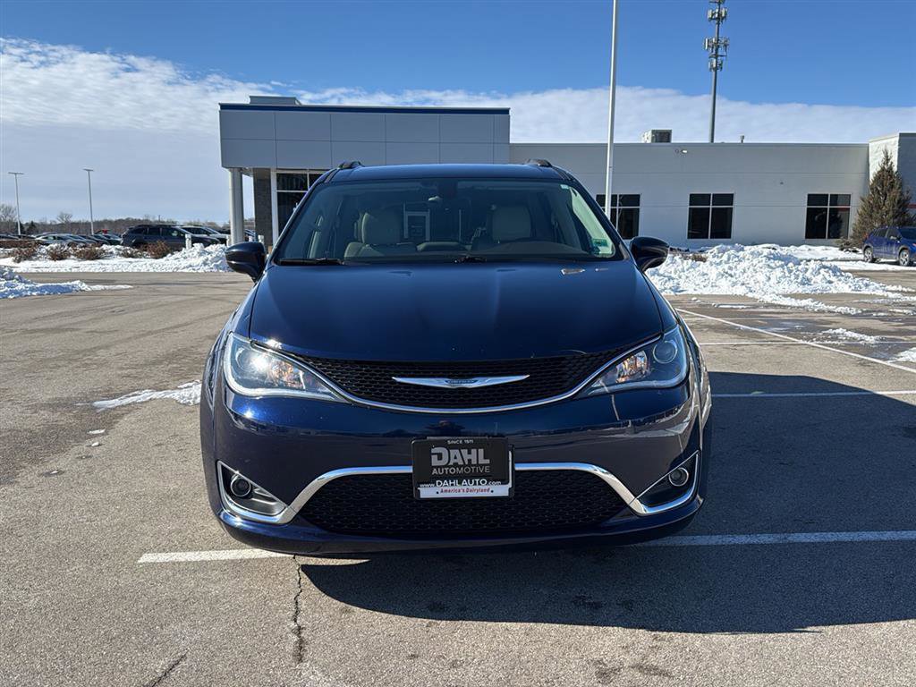 Used 2017 Chrysler Pacifica Touring-L w/ Tire & Wheel Group image 2