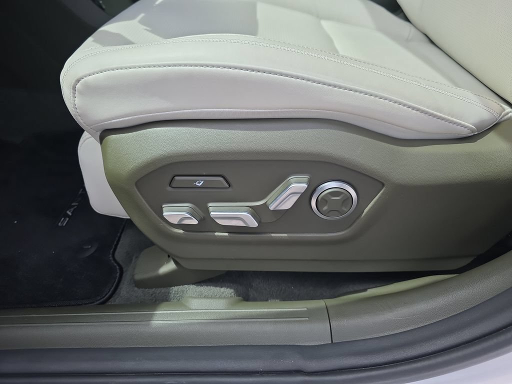 Certified 2025 Hyundai Santa Fe Calligraphy FWD image 12