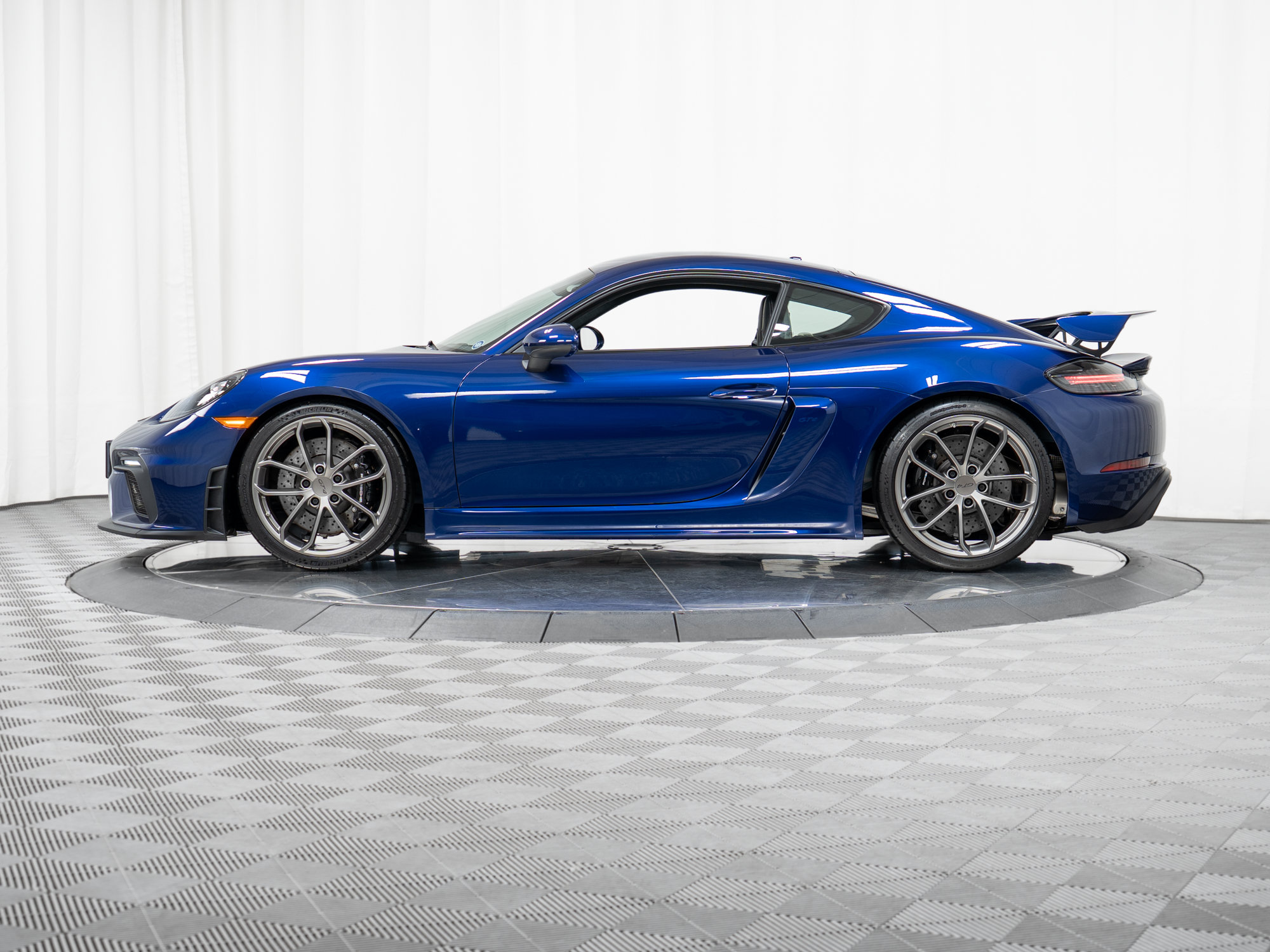 Certified 2021 Porsche 718 Cayman GT4 RWD image 36