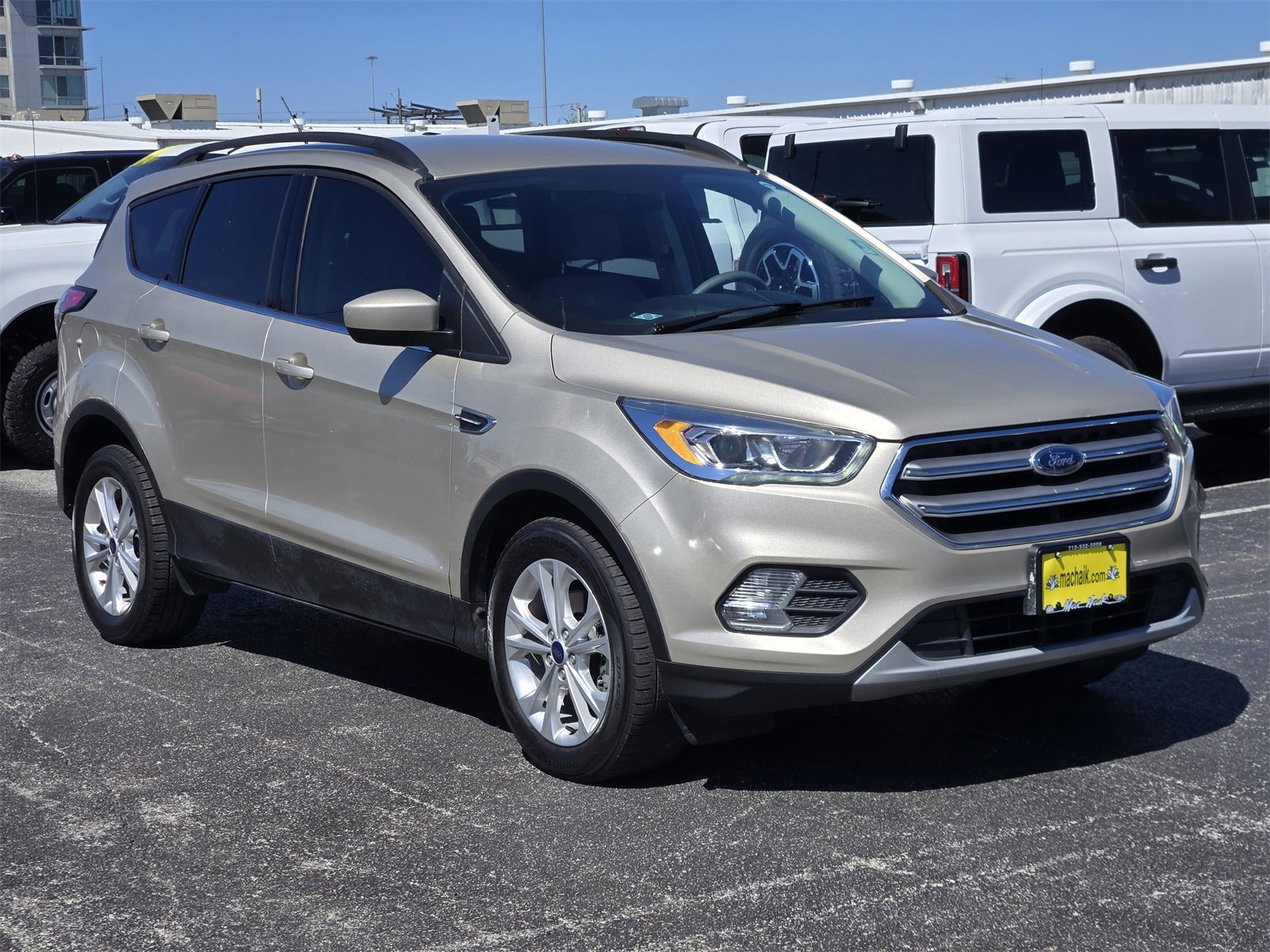 Used 2017 Ford Escape SE w/ Equipment Group 201A image 3